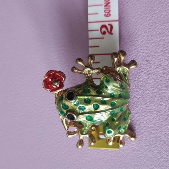 Gold frog brooch with rose - Picture 7 of 8